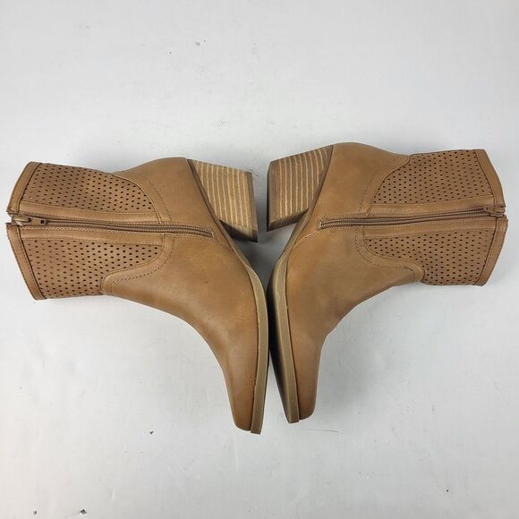 DV Dolce Vita Kirby Pull-On Perforated Western Ankle Bootie Tan 8.5 - Picture 11 of 14